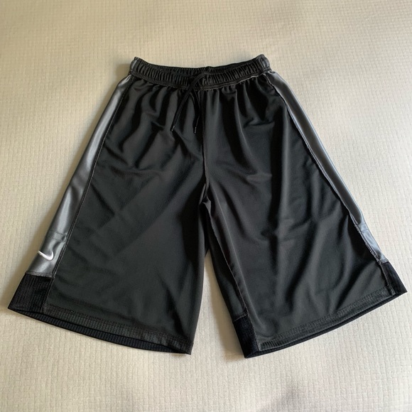 $DROP⬇️ Nike black/gray athletic shorts - Picture 12 of 15